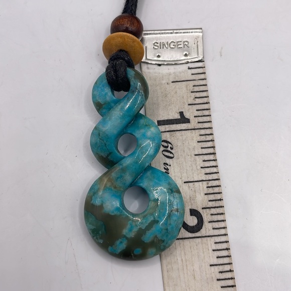 3 twists NZ style chrysoprase pendant in black cord - Picture 3 of 3